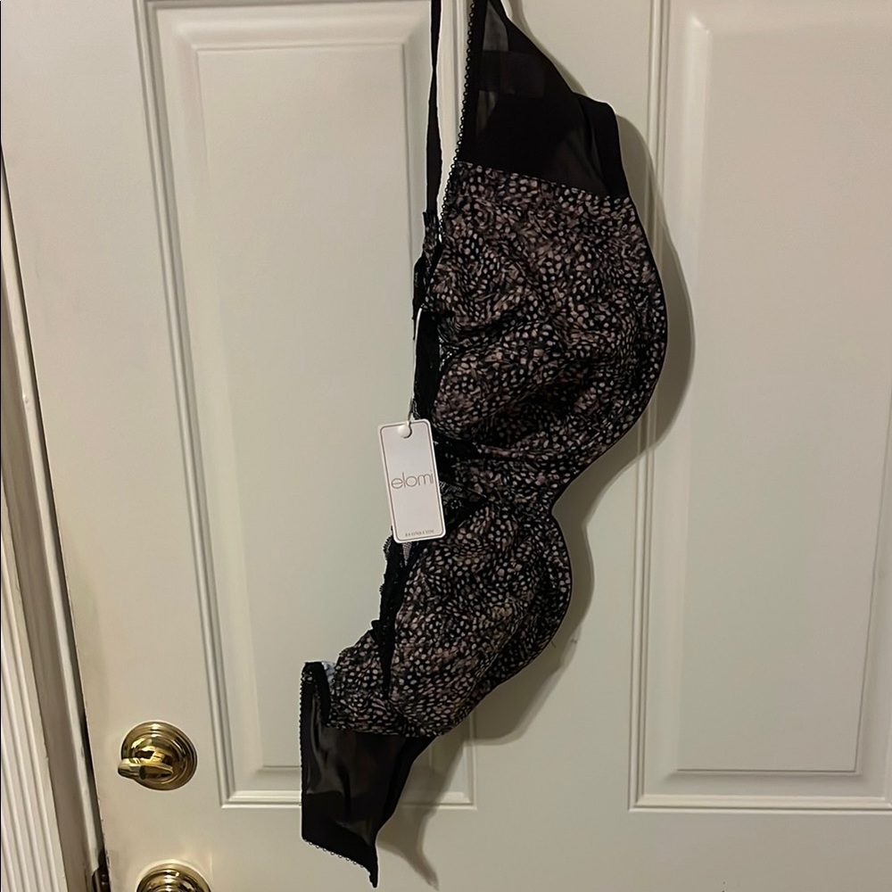 Elomi Morgan bra
Ebony
36 J
Never worn with tags